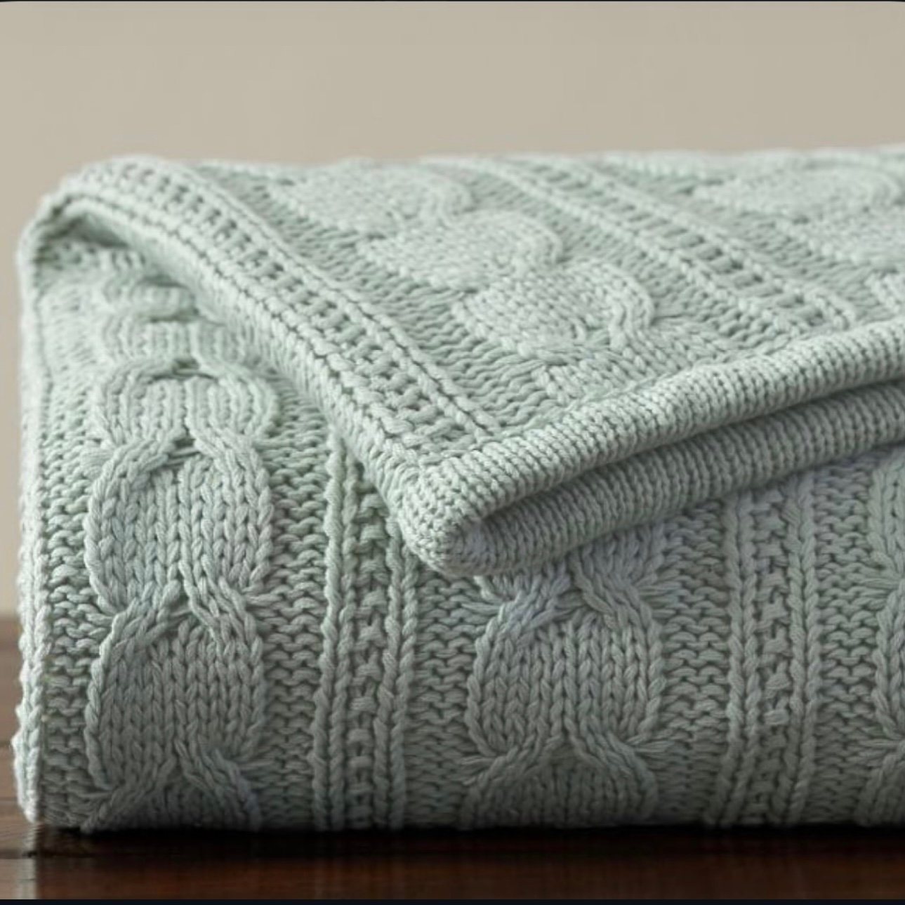 Signature knit blanket - Image 2